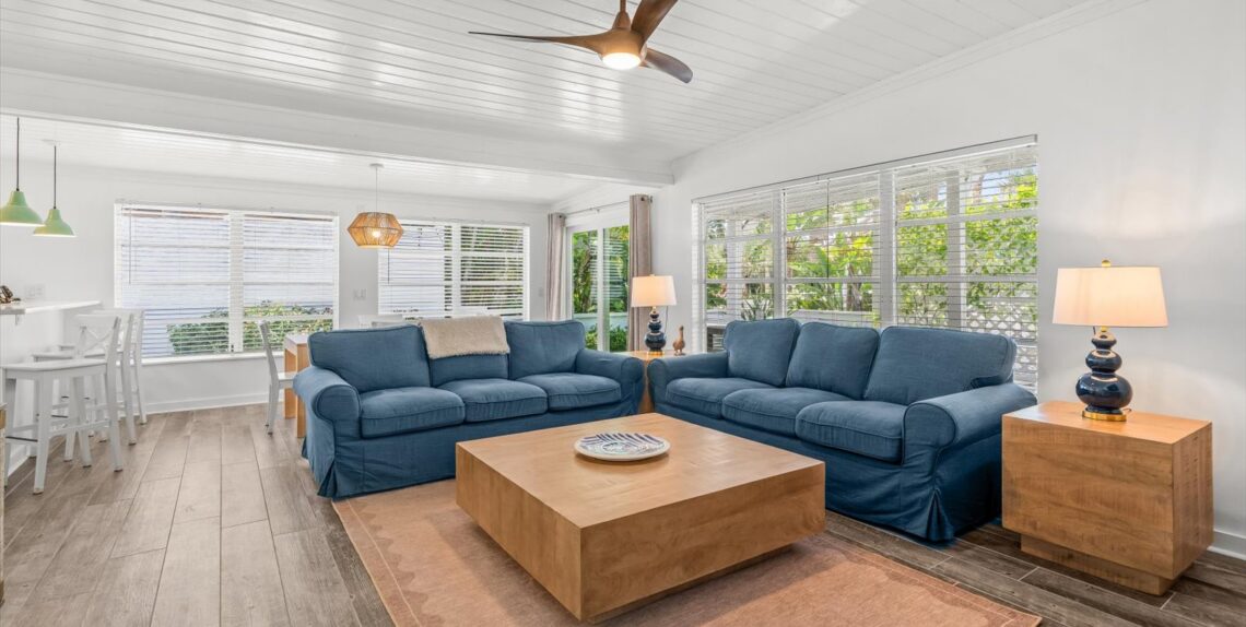 The Cottage living room-DSC02285