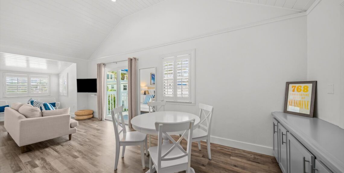 The Sea Loft dining table2-DSC02612