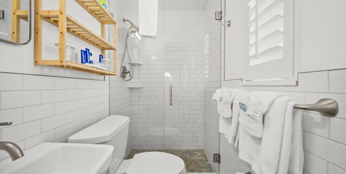 Persimmon bathroom2-DSC02035