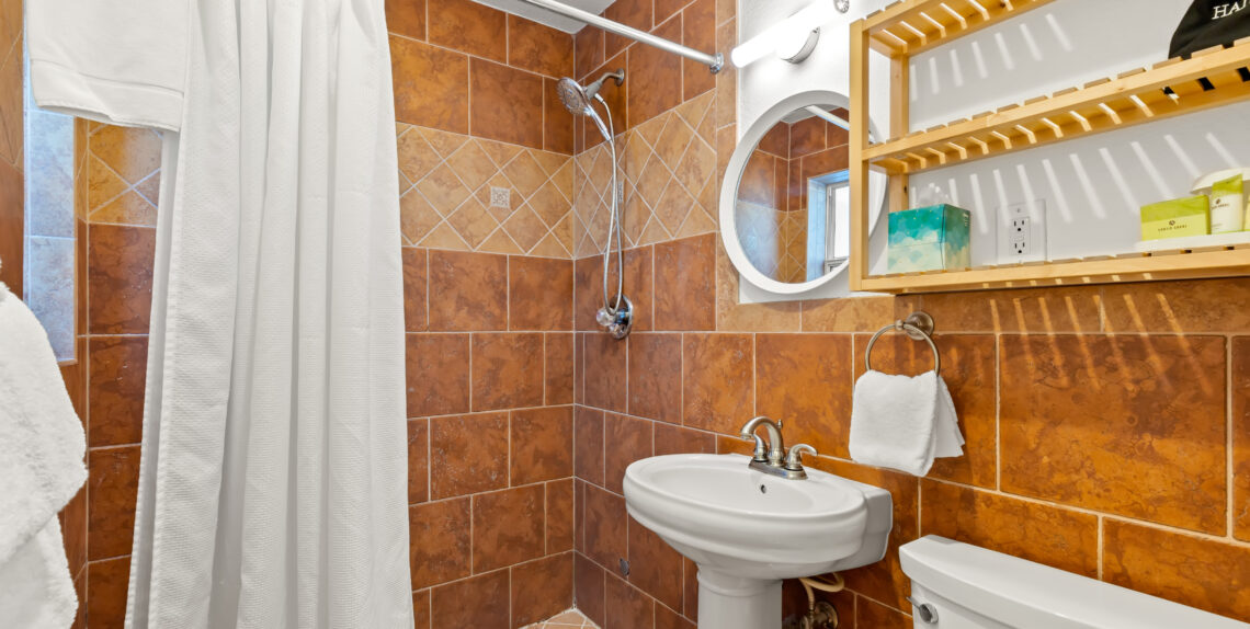 HIBISCUS bathroom