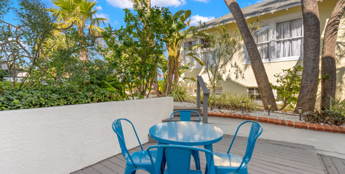 HIBISCUS patio