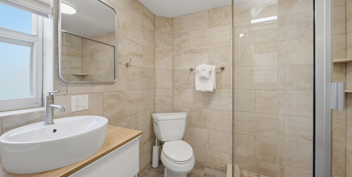 Daybreak-DSC04282 bathroom